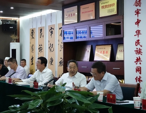 调研组在酒泉市肃州区北门清真寺与当地宗教界人士座谈